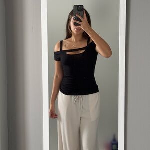 Black top with cut out
Size S